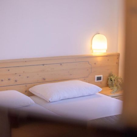 Comano Vacanze Appartamenti โกมาโนแตร์เม ภายนอก รูปภาพ