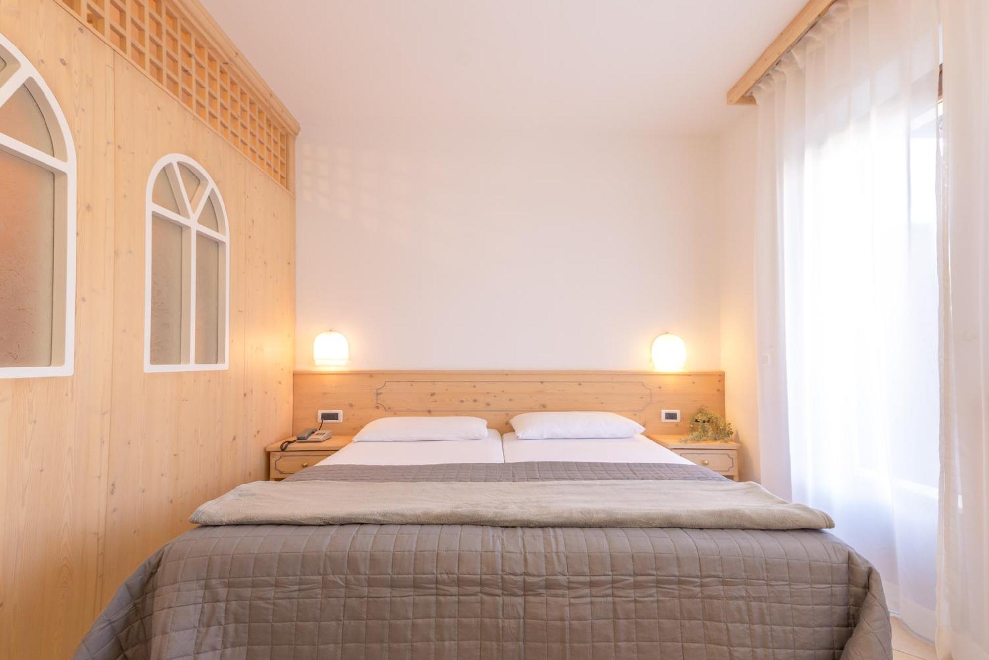 Comano Vacanze Appartamenti โกมาโนแตร์เม ภายนอก รูปภาพ