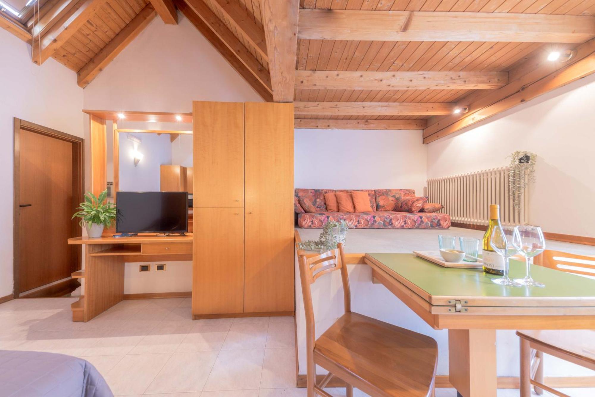 Comano Vacanze Appartamenti โกมาโนแตร์เม ภายนอก รูปภาพ