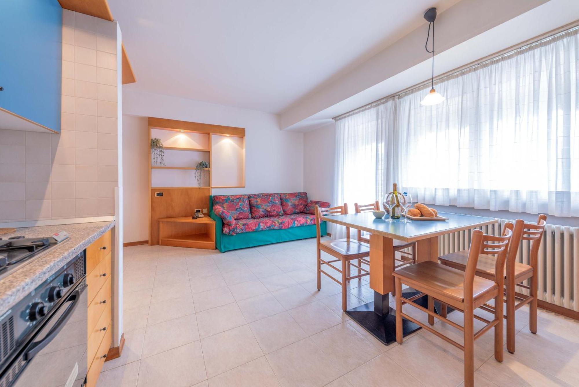 Comano Vacanze Appartamenti โกมาโนแตร์เม ภายนอก รูปภาพ
