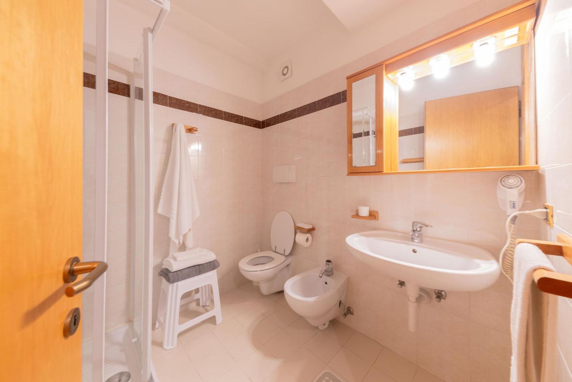 Comano Vacanze Appartamenti โกมาโนแตร์เม ภายนอก รูปภาพ