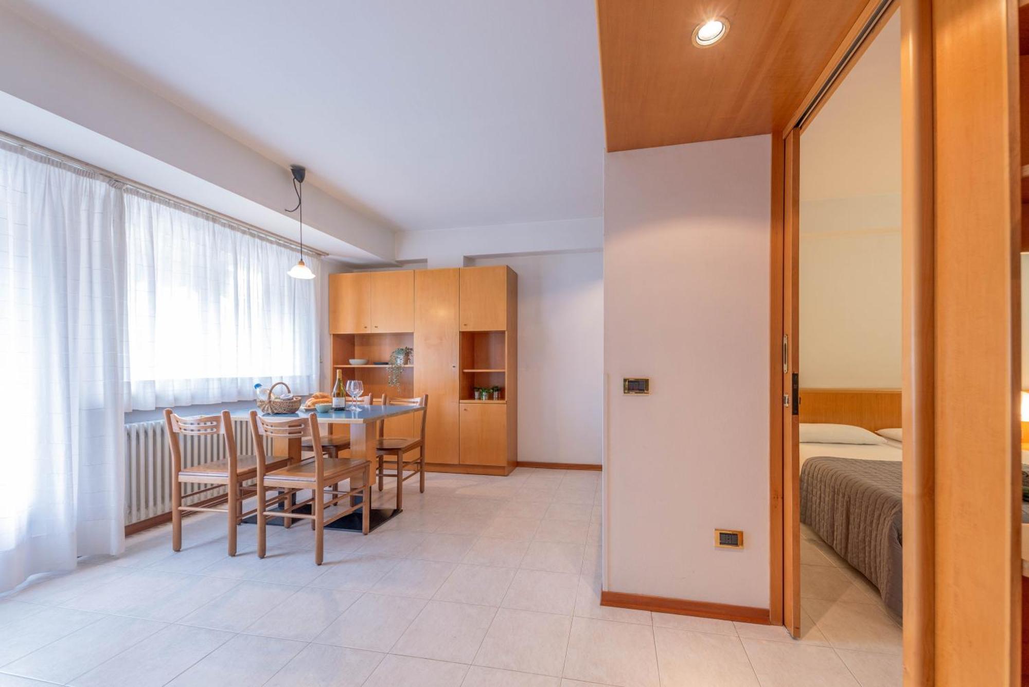 Comano Vacanze Appartamenti โกมาโนแตร์เม ภายนอก รูปภาพ