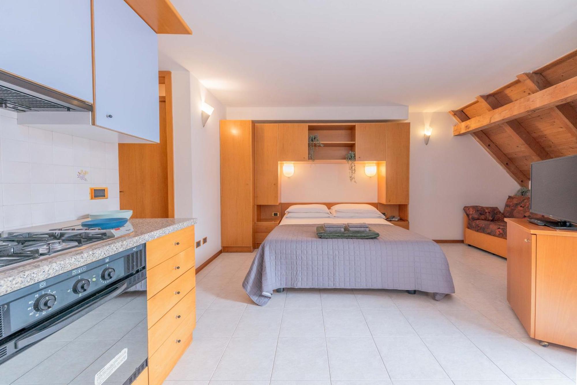 Comano Vacanze Appartamenti โกมาโนแตร์เม ภายนอก รูปภาพ