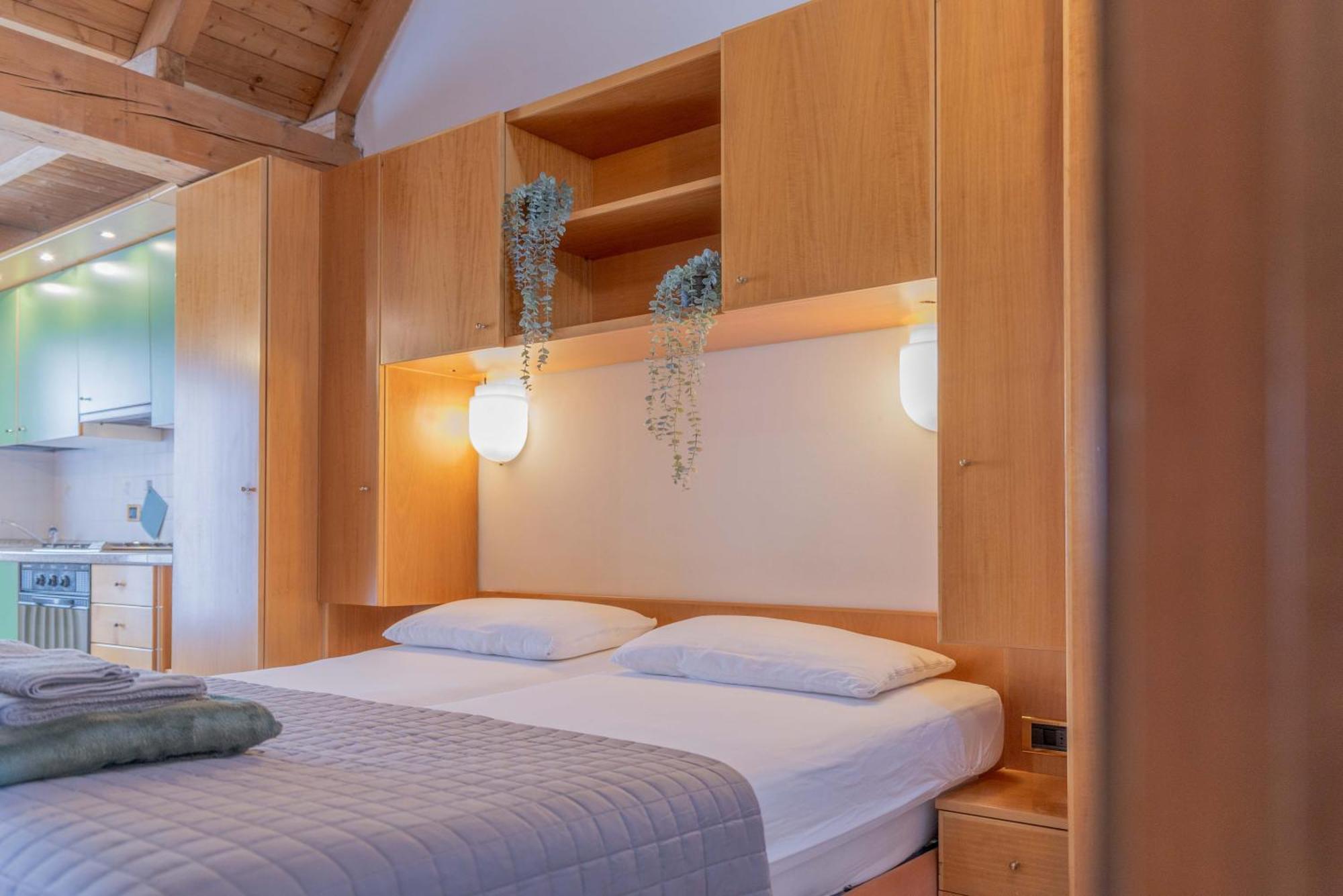 Comano Vacanze Appartamenti โกมาโนแตร์เม ภายนอก รูปภาพ
