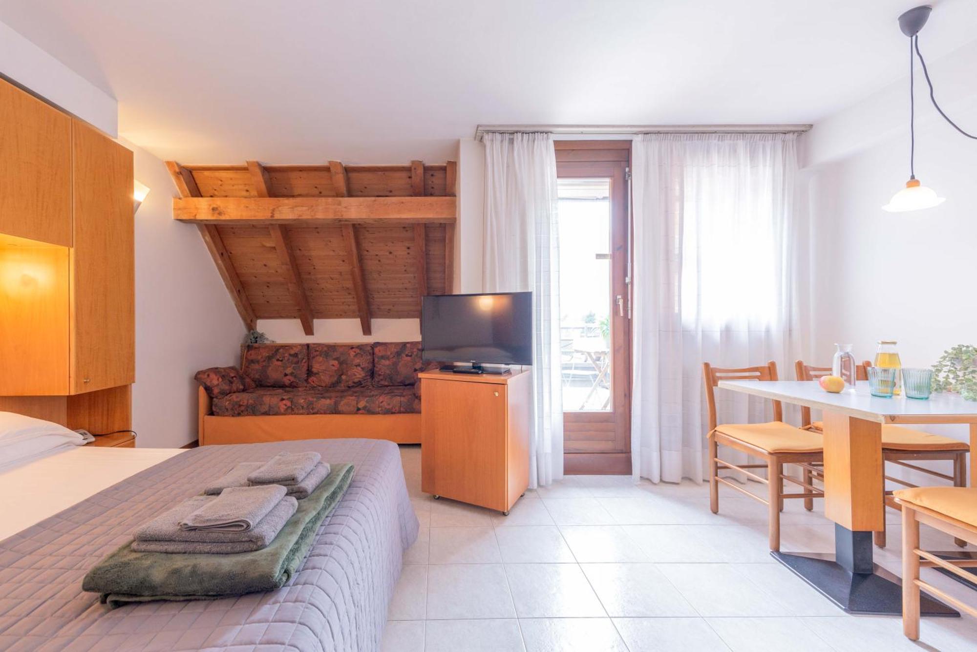 Comano Vacanze Appartamenti โกมาโนแตร์เม ภายนอก รูปภาพ