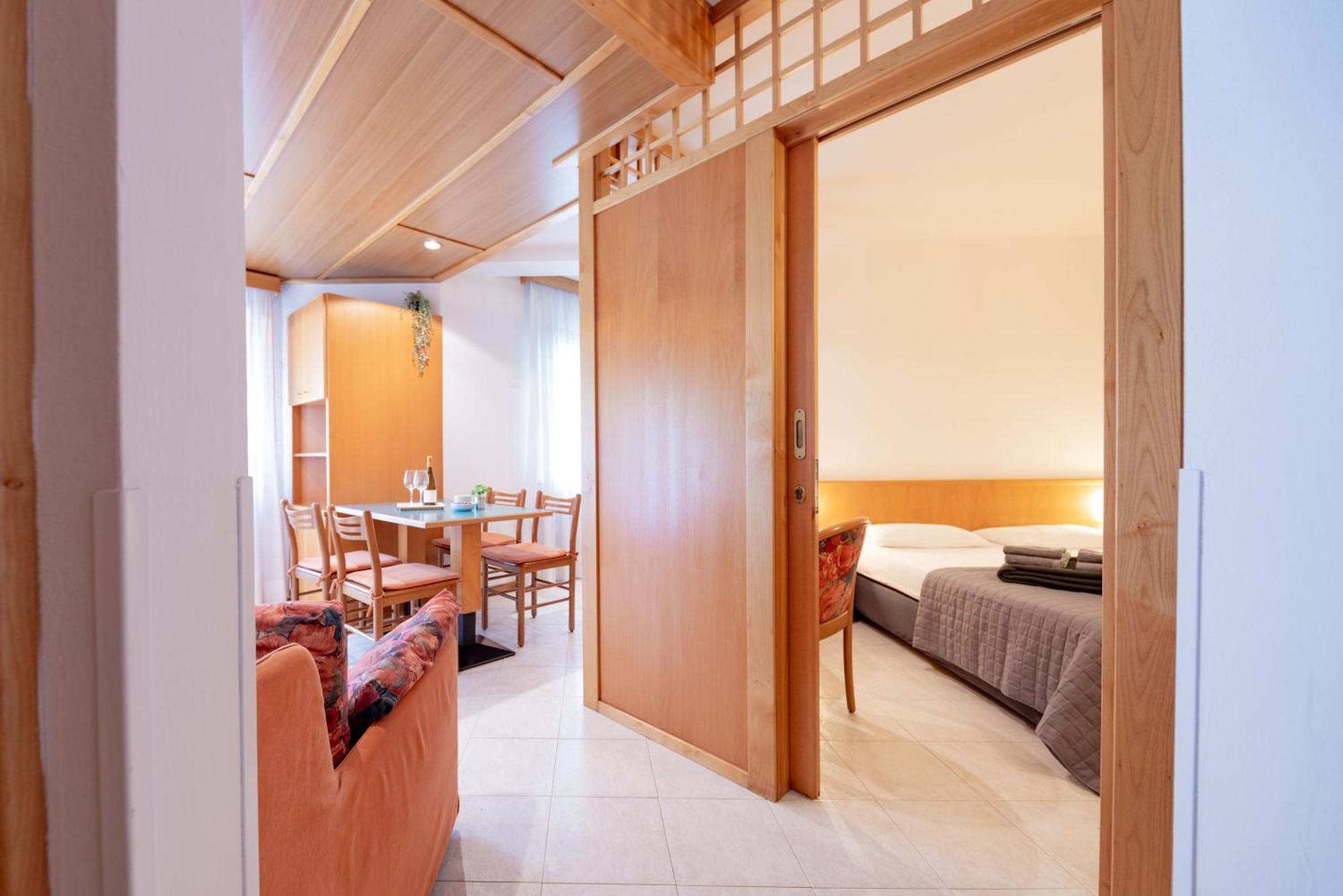 Comano Vacanze Appartamenti โกมาโนแตร์เม ภายนอก รูปภาพ